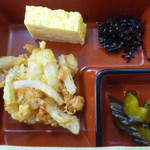 刺身定食（野菜のかき揚げ、タマゴ、漬物、コブの佃煮）