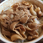 すき家 - 豚肉は こんな感じ
