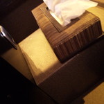 焼肉神楽 - 卓下にティッシュ完備