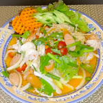 ミッタパップ タイレストラン - ダイエット中ならこれ！食物繊維たっぷりエノキダケのヤムウンセン風サラダ♪キノコの出汁で、辛さの中にほんのり甘みも♪