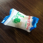 焼肉神楽 - お決まりの飴ちゃんもらいました