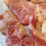 焼肉神楽 - 綺麗に刺しが入ってます