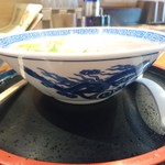 清麺屋 - 器はノーマルタイプ