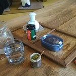 亭ノ元 - 卓上小物、アルミの弁当箱は爪楊枝でした。