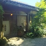 ここが入り口です。最初トイレかと思った。