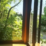 亭ノ元 - 窓の外。
      