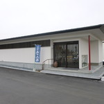 有限会社 九十九鶏本舗 - 駐車場が広くなって停めやすくなりました