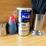 ラーメン二郎 - 卓上調味料