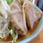 ラーメン二郎 - ぶたの厚み