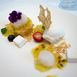 ナチュール・エ・サンス - フレッシュマンゴープリン　パッションフルーツのジュレ　ココナッツグラスとギモーブを添え