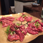 炭火焼肉ホルモンしま田 - 160614 牛肉盛合せ