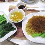 Wong Chi Kei - 午市套餐の招牌蝦子撈麵。敬送油菜1碟は菜心。