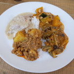 ヴェヌス サウス インディアン ダイニング - ランチビュッフェ(1000円) この日はチキンカレー、チキンキーマ、カボチャと豆、オクラとしめじ