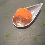 ル・ヴァンキャトル - アミューズ（赤ピーマンとノルウェーサーモン）