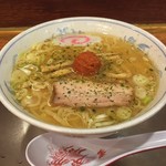 龍上海 - ラー博は俺の社員食堂。  辛口半拉麺二番勝負 其の壱 ミニ赤湯からみそラーメソ！  なるとがキュート♡  このからみそがいいンだよなぁ。