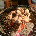 ホルモンさわ - 塩ホルモン焼き中