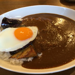 ブーメラン - ナスと目玉焼きのカレー！