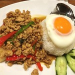 ティーヌン - 久々のタイ飯、やっぱりガパオライスだよん〜^o^美味しいね。