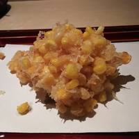 てんぷら 近藤 - トウモロコシ。山梨県産のカンカン娘は甘味溢れる美味しさです(*￣∇￣)ノ
