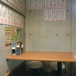 焼鳥日高 - 店内。