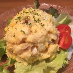 燻製×鉄板「心」kokoro - 『心』の名物、燻製ポテトサラダ