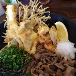 小倉うどんのトッピングは牛肉・イカ天・とり天・ごぼう天・玉ねぎ天