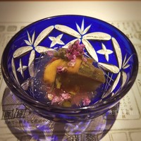 浪速割烹 㐂川 - ( ；´Д｀)先付✨茄子と生雲丹の下にトマトジュレ♡
                    #玉蜀黍の摺り流しのあとの涼味
                    #およそ30年ぶりの㐂川w
                    #あの時はノンアルやったのに
                    #法善寺横丁パトロール