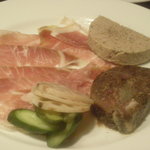 幻霜豚生ハム、鹿肉のテリーヌ、白レバーのテリーヌ