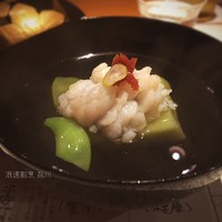 浪速割烹 㐂川 - ( ；´Д｀)お椀✨鱧は葛打ちしてあります♡
                      #そらまめ豆腐が上品
                      #この鱧だけ1匹食べたいw
                      #帰阪おつかれ会
                      #法善寺横丁パトロール