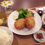 道産キャベツと道産豚肉のジューシーキャベツメンチ