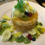 Kafe Hapisa - フルーツパンケーキ リリコイマンゴー(¥1180)