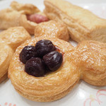 スウィートハート・カフェ - ダークチェリーデニッシュ（￥330）