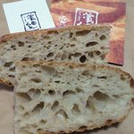 小麦と酵母 濱田家 三軒茶屋本店 - 湘南バゲット １２０円　断面