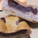 小麦と酵母 濱田家 - くるみあん　断面