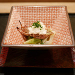 虎白 - 「先付」蛍烏賊炭火焼き、うるい 2016年4月
      