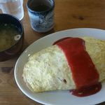 オムライス５８０円と味噌汁１００円　計６８０円