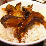 上海家庭料理 天天 - 「なすと豚肉の味噌炒め定食」ご飯に乗せて