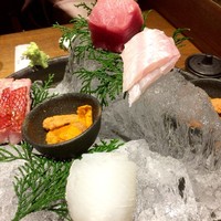 魚匠 銀平 道頓堀店 - 『刺し盛り5点盛り』様（3250円）そうそう～この氷山に載せられたような盛り付けビビった記憶ｗ