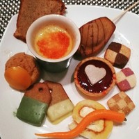 ロビーラウンジ 「マーブルラウンジ」 ヒルトン東京 - 焼き菓子。