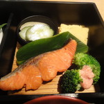 魚こばやし - 紅鮭＋香の物＋ブロッコリー