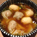 中華soba いそべ - 別盛のわんたん この単体のわんたんスープが非常に美味い！これだけで売ってくれないかなぁ…