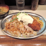 レストラン ポパイ - 豚の生姜焼きと鮭フライ　１０５０円