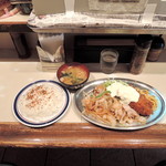 レストラン ポパイ - 豚の生姜焼きと鮭フライ　１０５０円