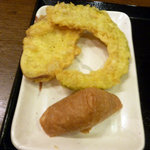 丸亀製麺 - かぼちゃ天（８０円）、イモ天（８０円）、イナリ（１００円）