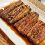 かぶと - (2016.6)蒲焼き（上が天然）