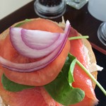 The veranda at The Beachhouse - 肉厚スモークサーモン