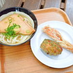 山越うどん - かけそのまま+お揚げと、ちくわ天とじゃがいも天