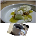 TTOAHISU - ◆デザートは「メロン」「ジャージー牛乳のアイス」「梅のジュレ」など。
      お食事の最後に頂くには、冷たい食感とメロンの甘さが丁度いい。
      ◆珈琲も美味しいこと。