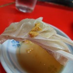 新ちゃん - ぎょうざ(包み目)　辛子で戴きます