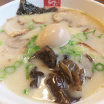 久留米ラーメン清陽軒 - 初代清陽軒の味はそのままに、ラードを一切使用しない『すっぴんラーメン』。あっさり味なので、チャーシューメン＋煮玉子にグレードアップ！
      